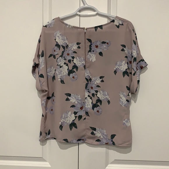 *3 for $21* Like new Dynamite floral blouse - Picture 2 of 2